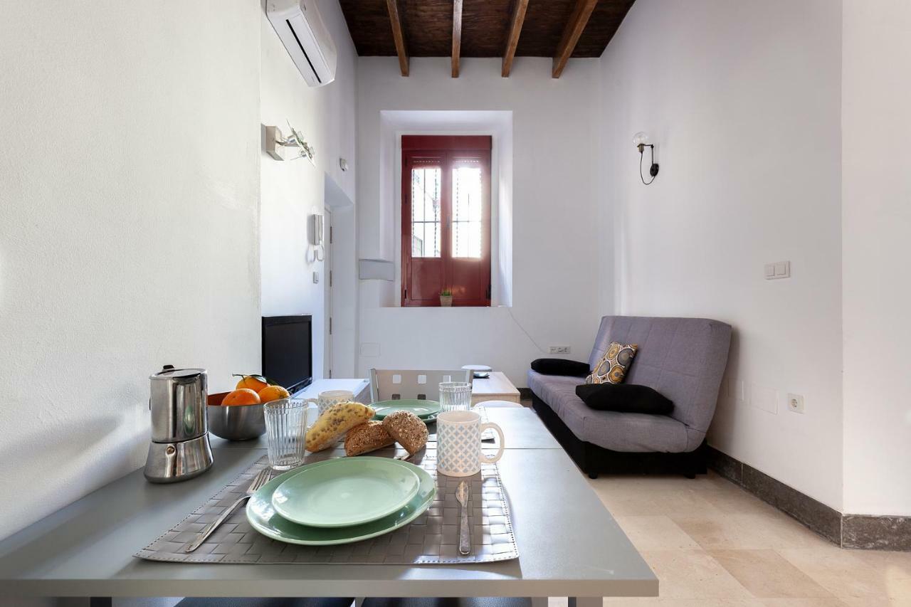 Pasaje De Amores Der - Descanso En Casa Y Vida Cultural Y Monumentos 4 Px Sevilla Buitenkant foto